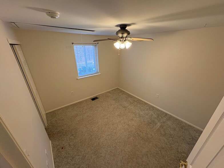 Building Photo - 586 Blue Ridge Dr