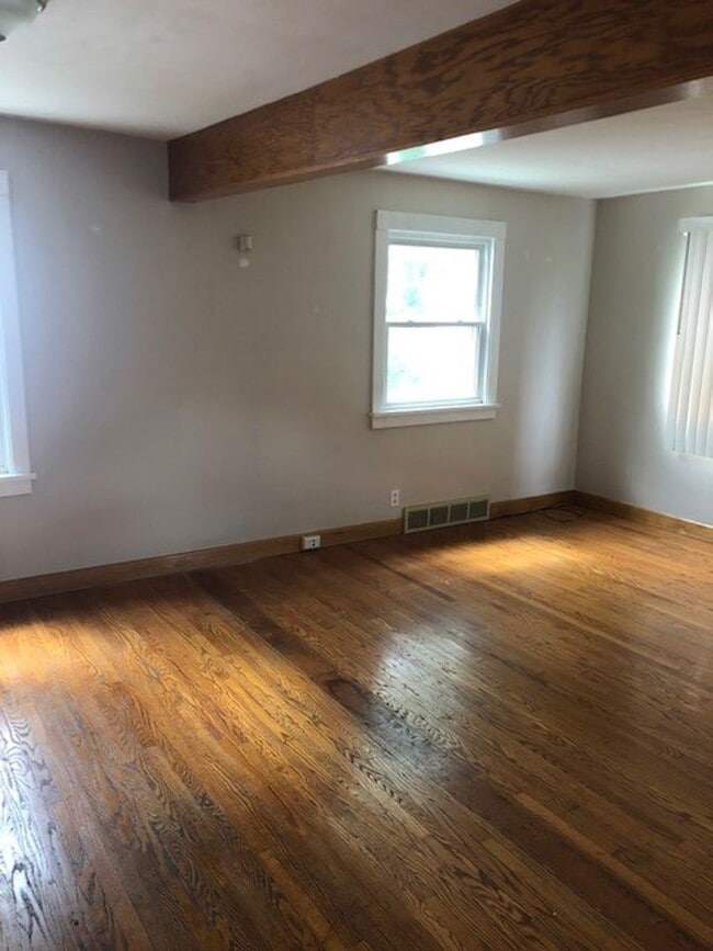Building Photo - 2 Bedroom NE Canton House for Rent with Large Basement