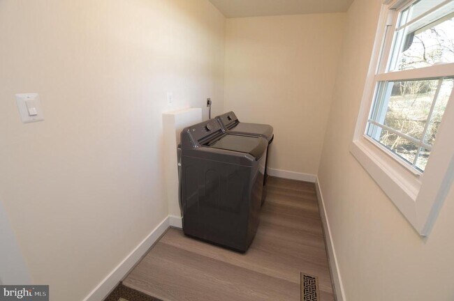 Building Photo - 12116 Whitehall Dr