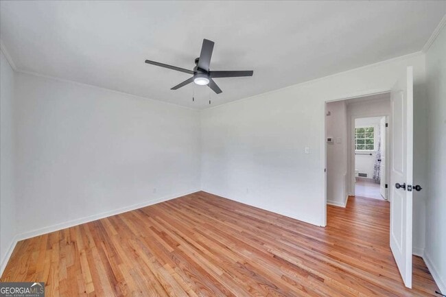 Building Photo - 215 Brookwood Dr