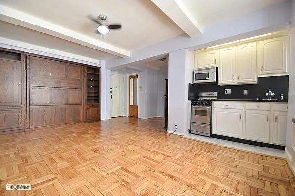 Building Photo - 140 E 40th St