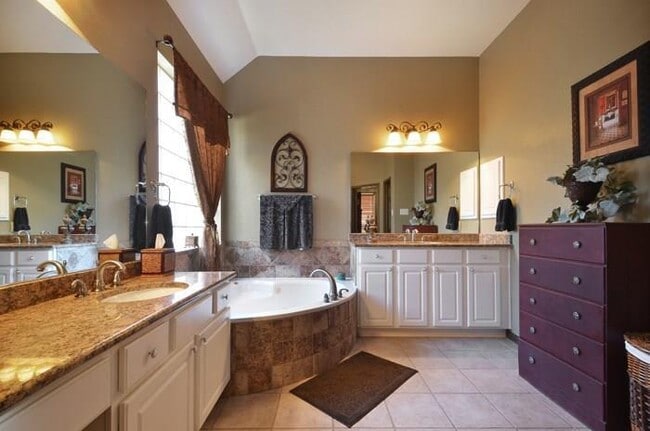 Building Photo - 1302 Hunter Ace Way