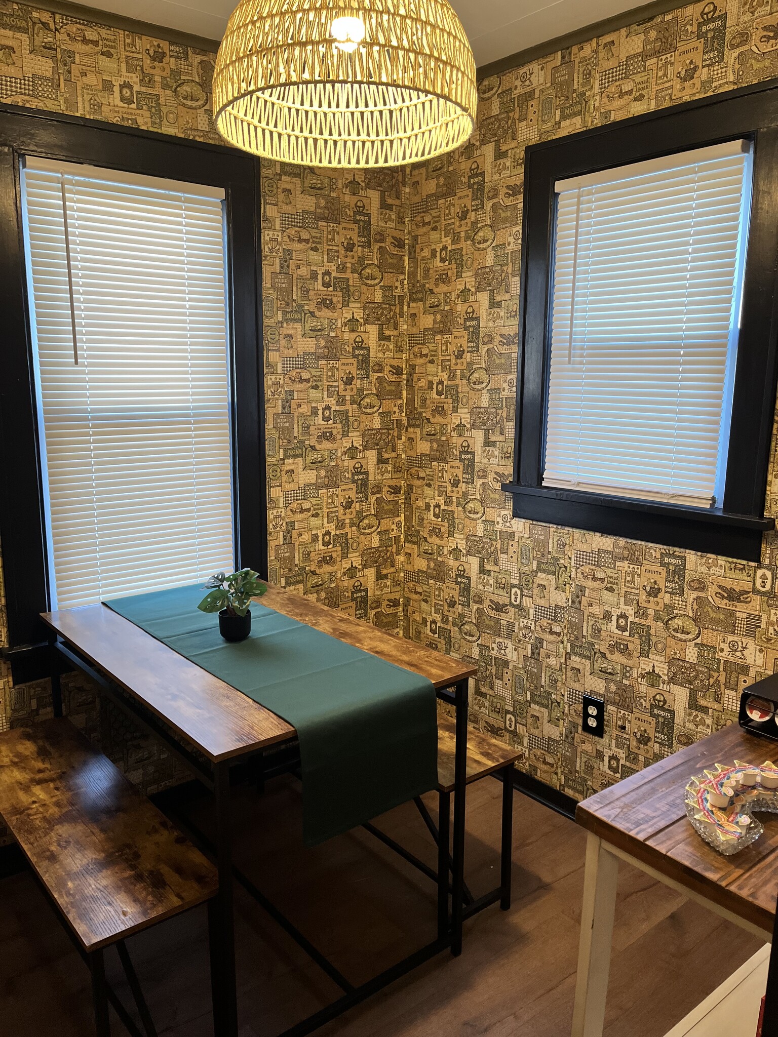 Breakfast Nook - 1147 Dietz Ave