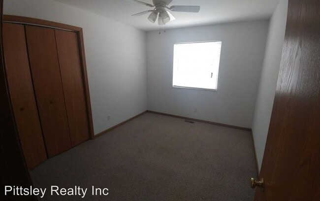 Building Photo - 3 br, 3 bath Apartment - 1107 Regent Drive