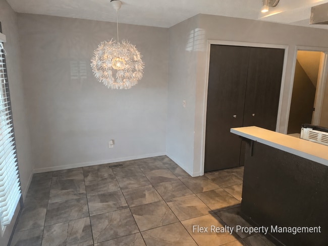 Building Photo - 5809 Ryewyck Dr