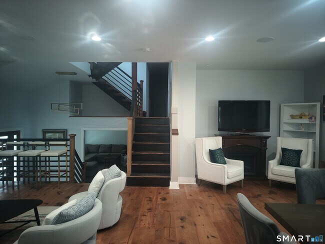 Building Photo - 35 Huckleberry Dr S