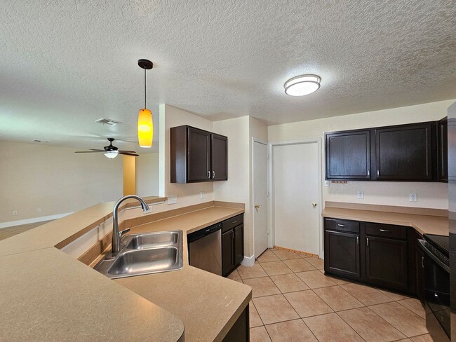 Building Photo - HHUGE RENT REDUCTION  - AVAILABLE NOW & READY FOR MOVE-IN!