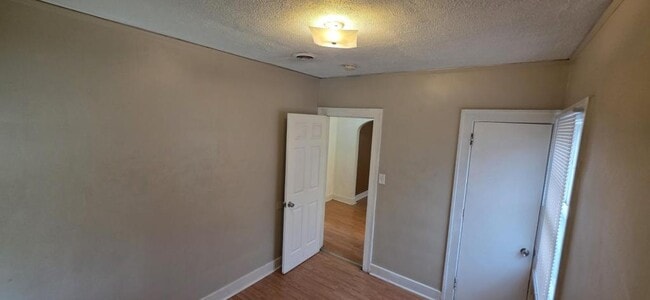 Building Photo - 58 Waldo St