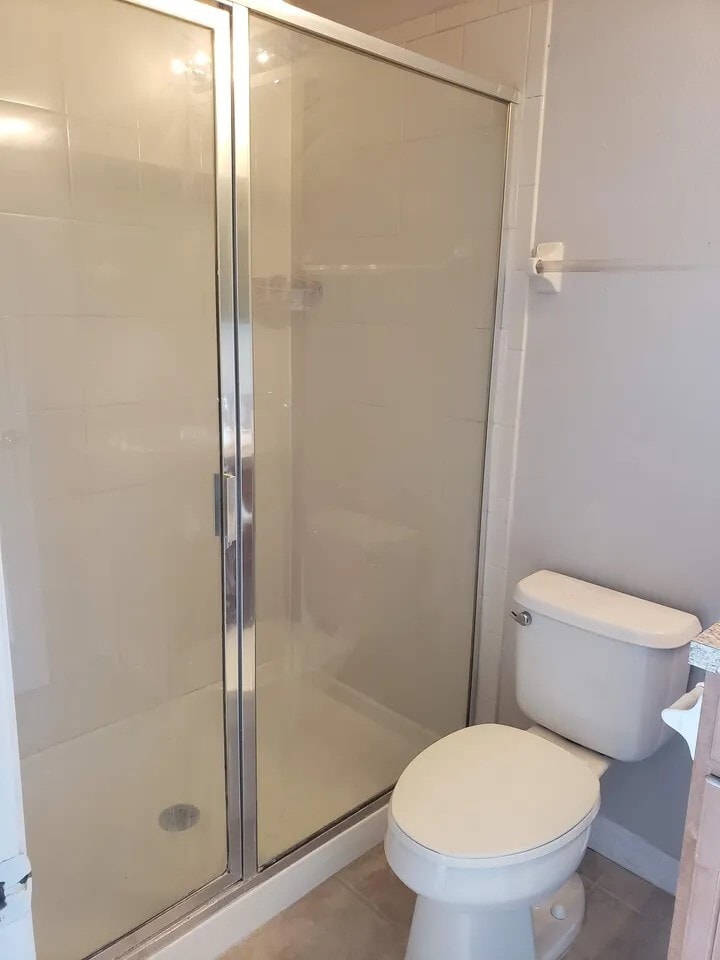 Building Photo - 469 Glastonbury Drive