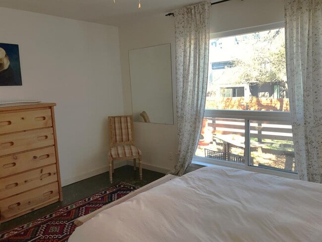 Building Photo - 805 Terrell Hill Dr