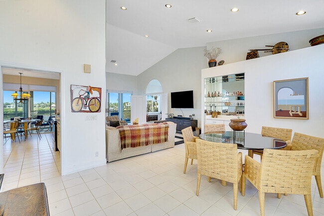 Building Photo - 2703 Captains Way