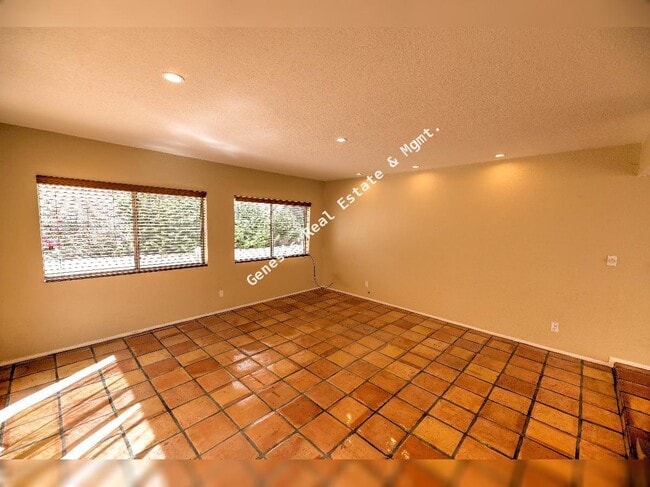 Building Photo - 4741 Calle Elegante