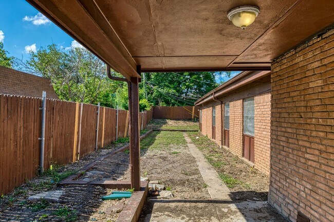 Building Photo - 5302 Wonder Dr