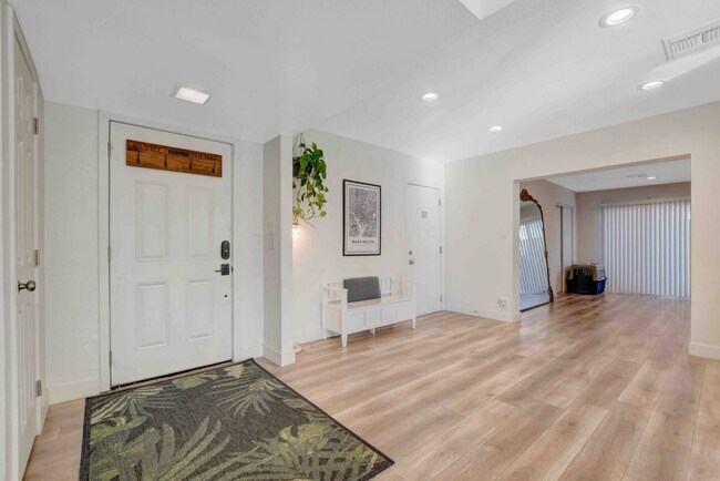 Building Photo - 2523 Palma Vista Ave