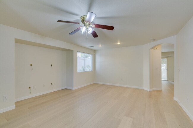 Building Photo - Bright & Inviting 3 Bedroom Home in 89148
