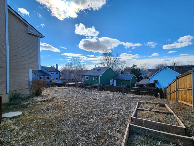 Building Photo - Beautiful 3 Bedroom Home In Great Neighborhood!