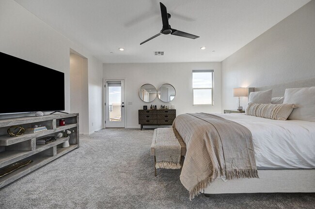 Building Photo - Stunning Fully Furnished 5-Bedroom Home in...