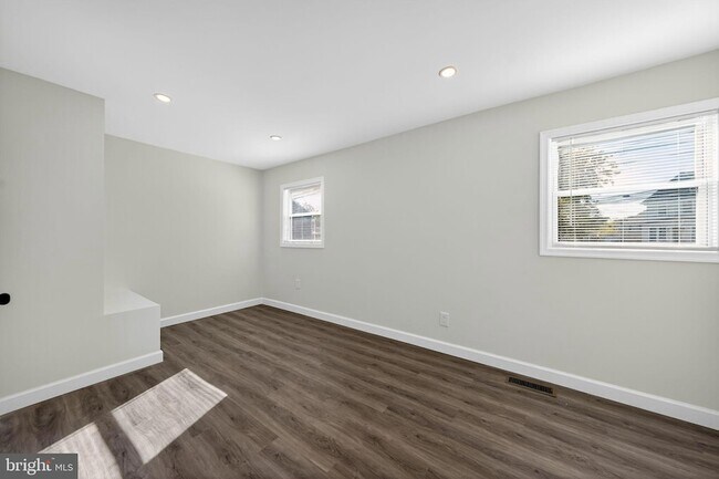 Building Photo - 8 Marley Neck Rd