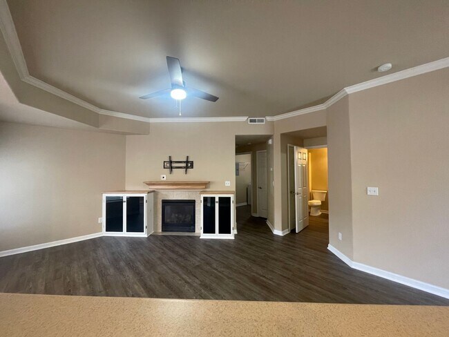 Building Photo - Discover Your Dream Lifestyle: Luxury Cond...