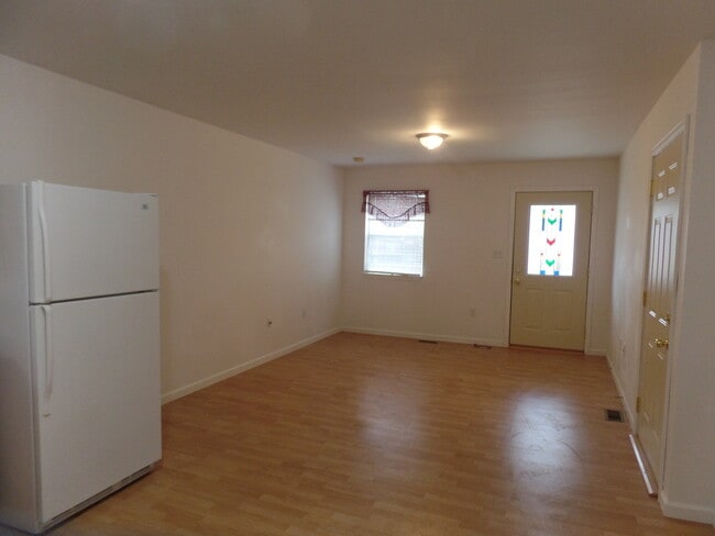 Building Photo - HERM 5505