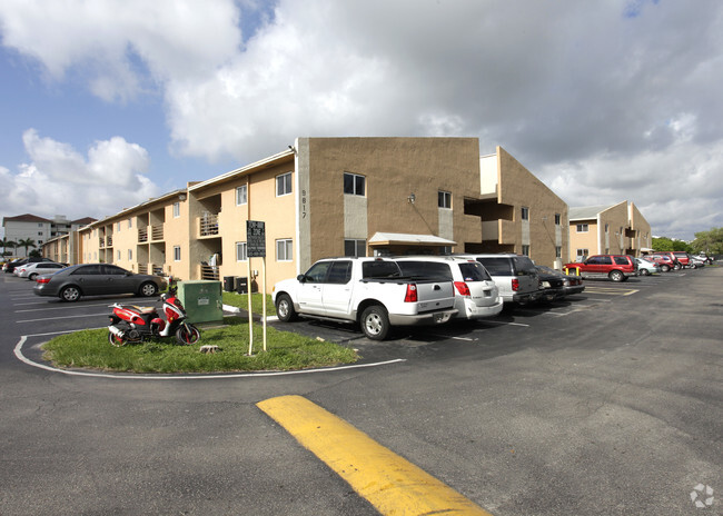 9805 W Okeechobee Rd - Okeechobee Apartments