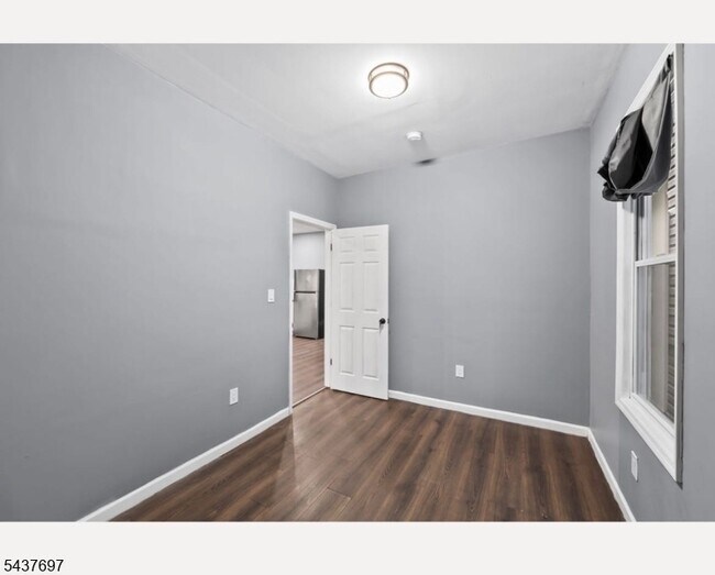 Building Photo - 487 S 17th St
