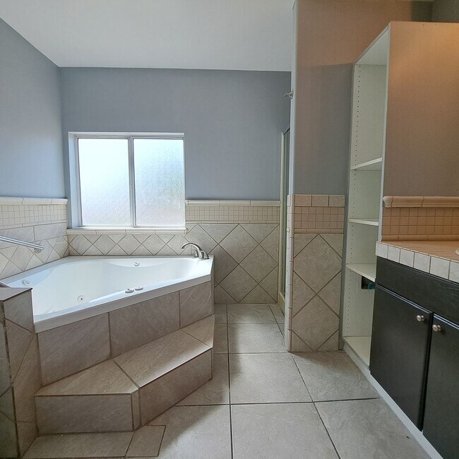 Building Photo - 5033 Sitka Ln