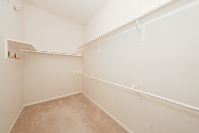 Building Photo - 21315 River Knoll Ln