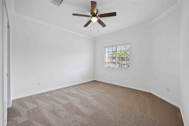 Building Photo - 2827 Briarhurst Park