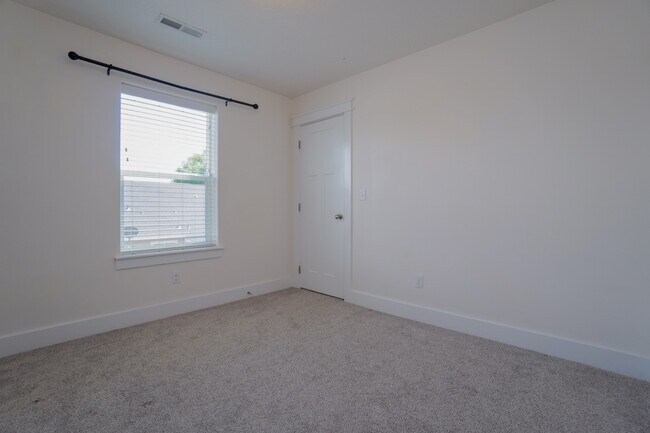 Building Photo - 1655 N Azurite Pl