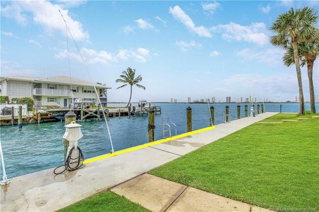 Building Photo - 1155 Lake Shore Dr