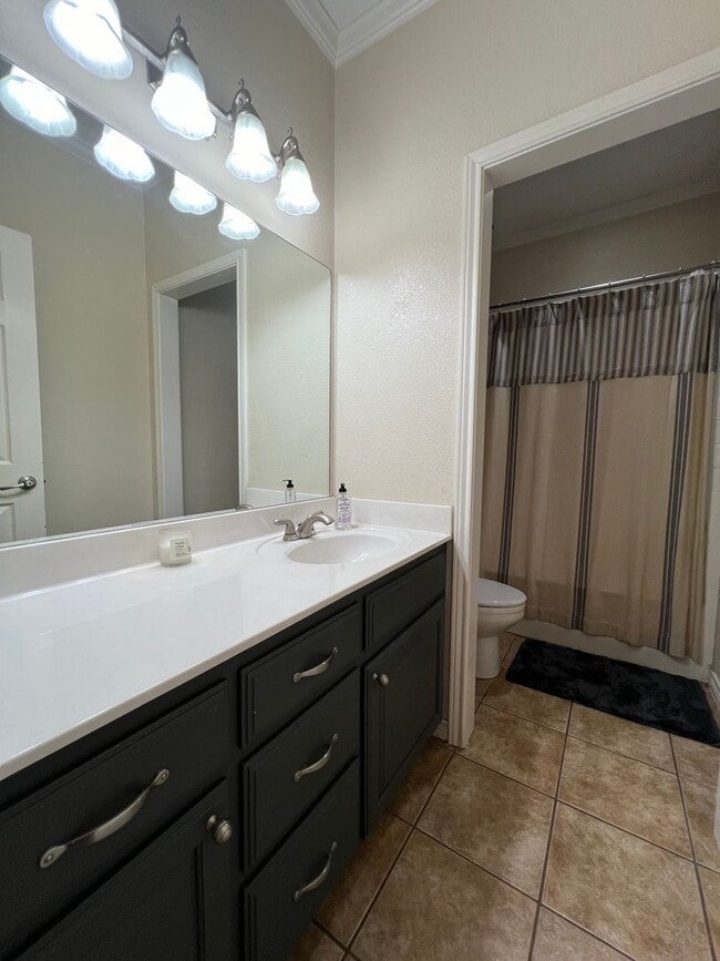 Building Photo - 1535 Glenwood Dr