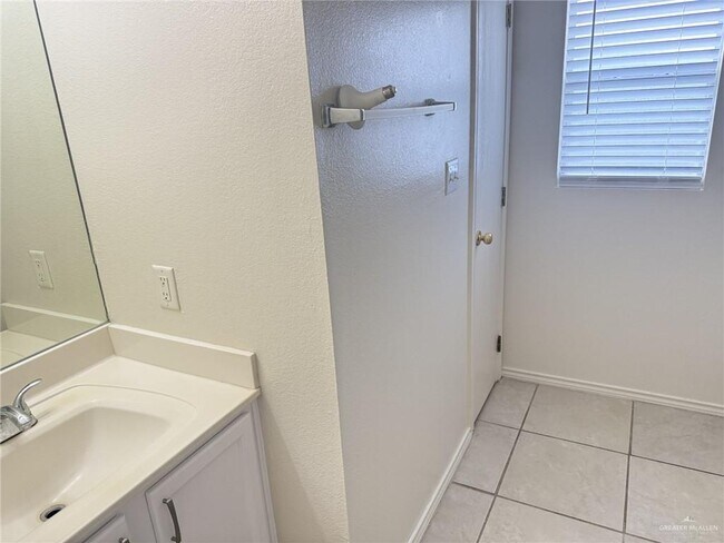 Building Photo - 3414 Santa Rocio St