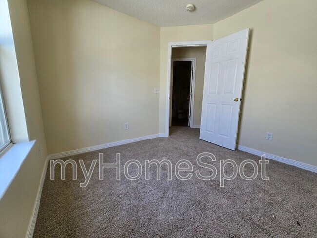 Building Photo - 1082 Antigua Cir