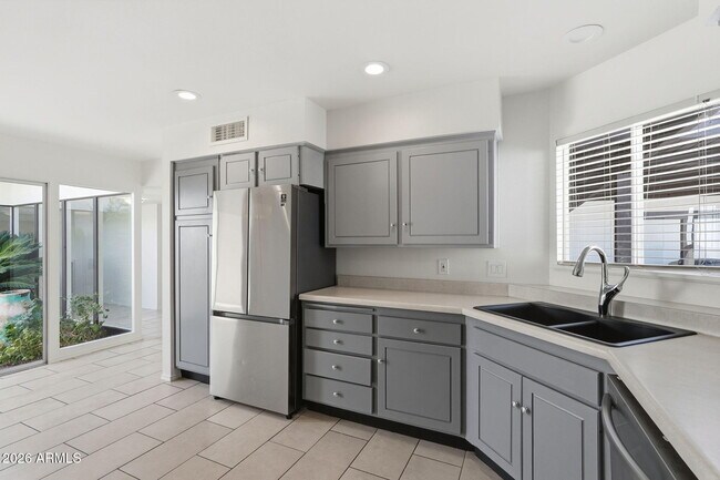 Building Photo - 7238 E Joshua Tree Ln