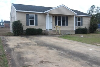 Building Photo - 804 Goodall Ave