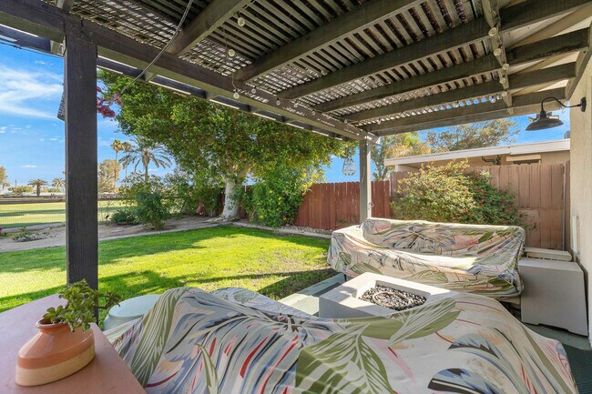 Building Photo - 77590 California Dr