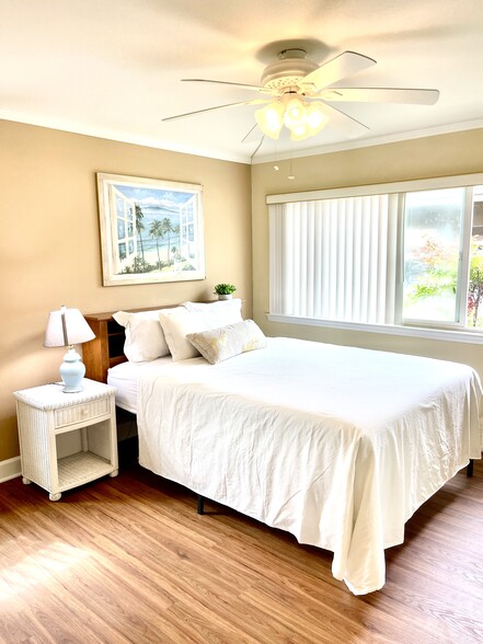 Building Photo - 8537 Villa La Jolla Dr