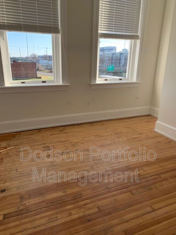 Building Photo - 900 St James St