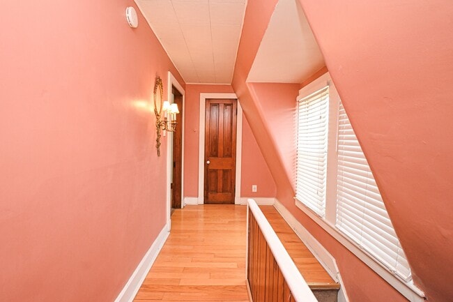 Building Photo - 735 Considine Ave