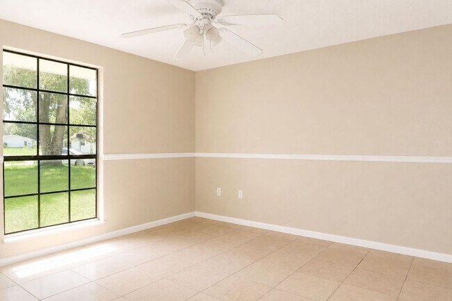 Building Photo - 2 Bedroom, 1.5 Bathroom Home for Rent in Zephyrhills!
