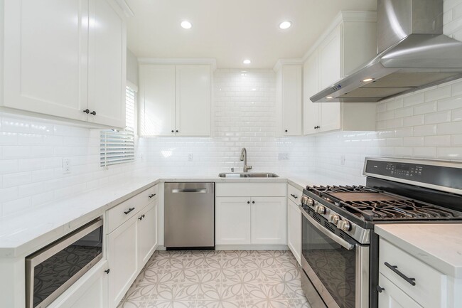 Building Photo - Cozy Home in Culver City!