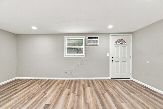 Building Photo - 5822 Tampico Rd