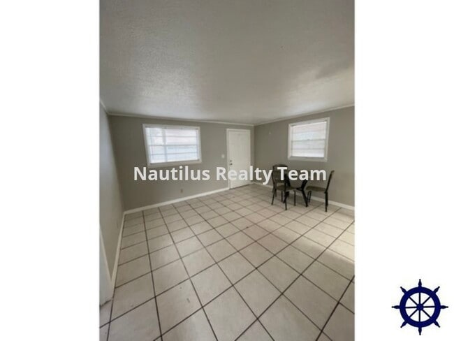 Building Photo - 904 Ruby Pl