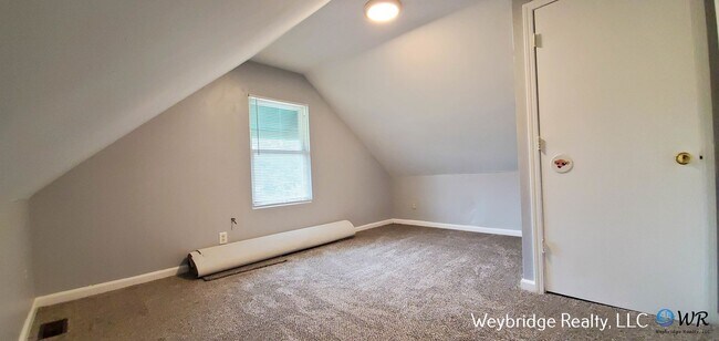 Building Photo - Spacious 3-Bedroom Home in West Price Hill – Covered Porch & Off-Street Parking!