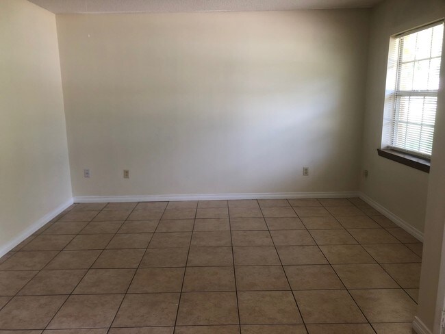 Building Photo - 490 S 9th St