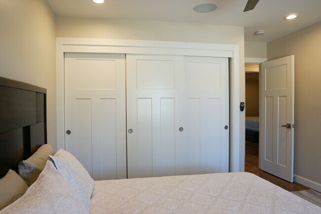 Building Photo - 45945 Verba Santa Dr