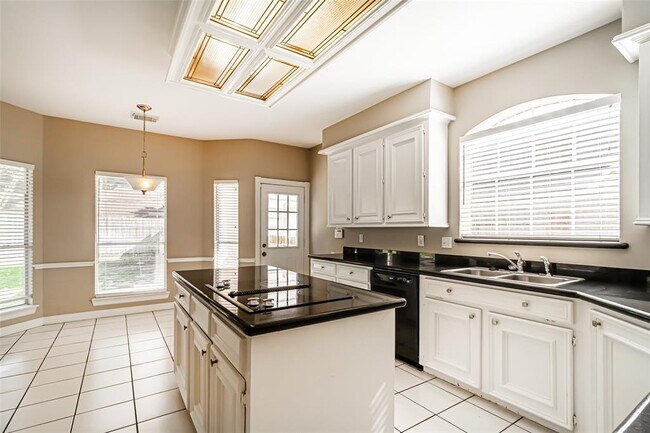 Building Photo - 8311 Mentmore Dr