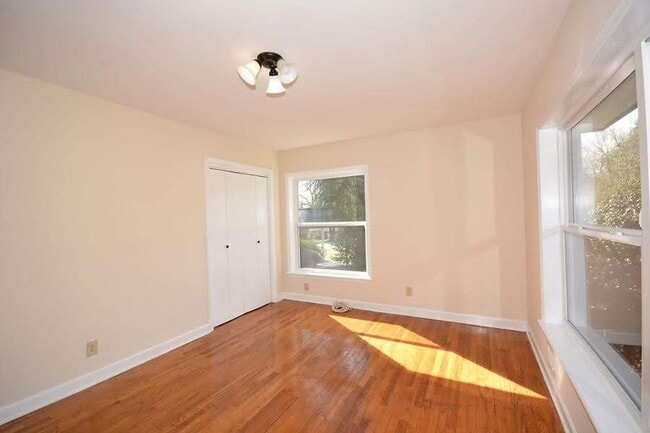 Building Photo - 4 Bed/3 Bath home w/fenced yard in Augusta - Available December 5, 2025