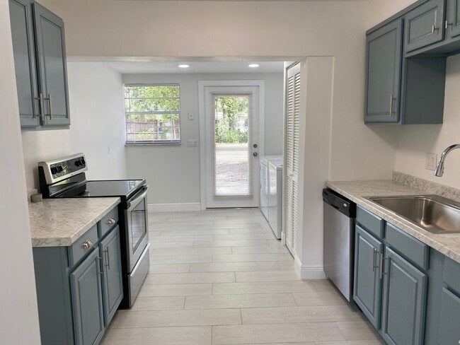 Building Photo - Renovated 2/1 Fenced in Duplex - Mead Garden/Winter Park